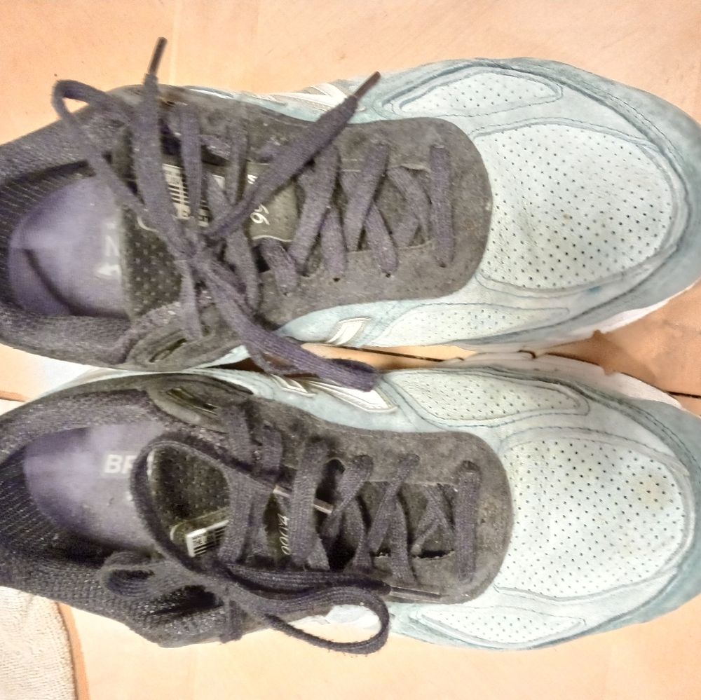 Men's size 10 1/2 Teal New Balance 990v